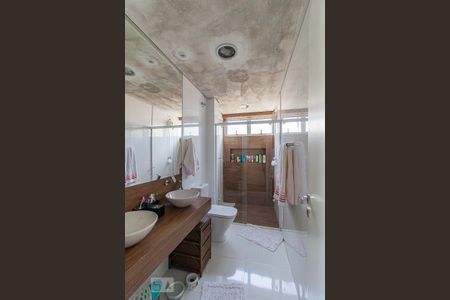 Apartamento à venda com 230m², 4 quartos e 1 vaga Apartamento à venda com 230m², 4 quartos e 1 vagaBanheiro da Suite