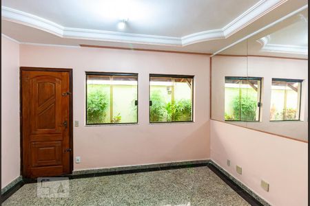 Sala de casa de condomínio à venda com 2 quartos, 70m² em Chácara Mafalda, São Paulo