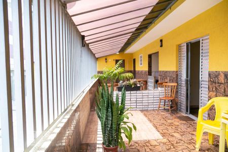 Casa à venda com 380m², 3 quartos e 2 vagas Casa à venda com 380m², 3 quartos e 2 vagasVaranda