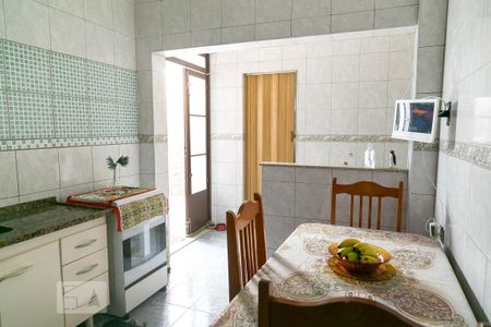 Casa à venda com 380m², 3 quartos e 2 vagas Casa à venda com 380m², 3 quartos e 2 vagasCozinha