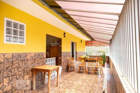 Casa à venda com 380m², 3 quartos e 2 vagas Casa à venda com 380m², 3 quartos e 2 vagasVaranda