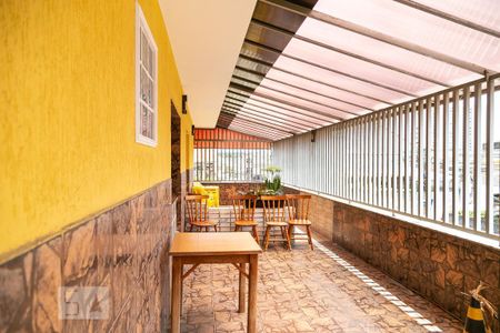 Casa à venda com 380m², 3 quartos e 2 vagas Casa à venda com 380m², 3 quartos e 2 vagasVaranda