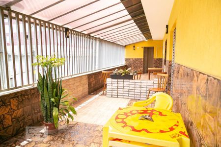 Casa à venda com 380m², 3 quartos e 2 vagas Casa à venda com 380m², 3 quartos e 2 vagasVaranda