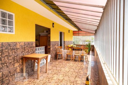 Casa à venda com 380m², 3 quartos e 2 vagas Casa à venda com 380m², 3 quartos e 2 vagasVaranda