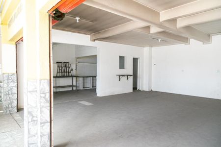 Casa à venda com 380m², 3 quartos e 2 vagas Casa à venda com 380m², 3 quartos e 2 vagasGalpão