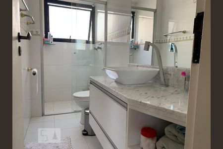 Banheiro de apartamento à venda com 3 quartos, 110m² em Vila Monumento, São Paulo