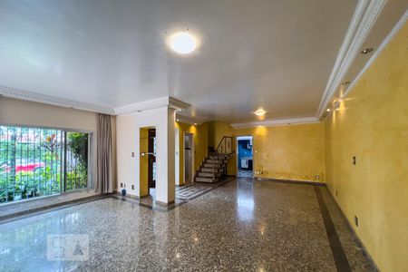   Sala de casa à venda com 5 quartos, 300m² em Planalto Paulista, São Paulo