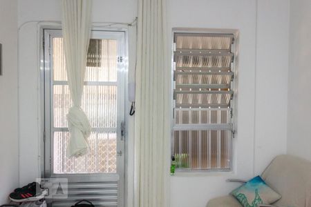 Detalhe sala de apartamento para alugar com 2 quartos, 75m² em Caiçara, Praia Grande