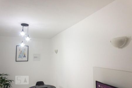 Detalhe sala de apartamento para alugar com 2 quartos, 75m² em Caiçara, Praia Grande