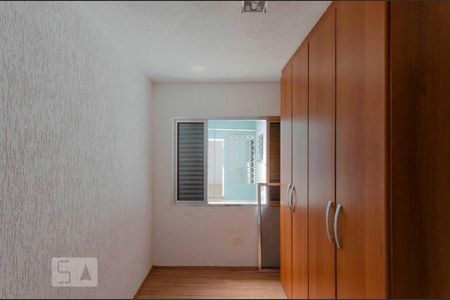 Quarto 2 de casa para alugar com 2 quartos, 70m² em Vila Domitila, São Paulo