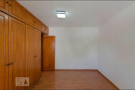 Quarto 1 de casa para alugar com 2 quartos, 70m² em Vila Domitila, São Paulo