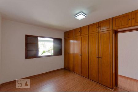 Quarto 1 de casa para alugar com 2 quartos, 70m² em Vila Domitila, São Paulo