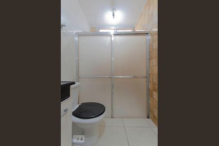 Banheiro de casa para alugar com 1 quarto, 50m² em Vila Domitila, São Paulo