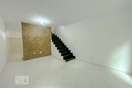 Sala de casa de condomínio para alugar com 2 quartos, 120m² em Chácara Seis de Outubro, São Paulo