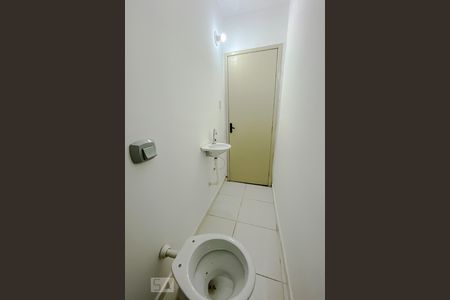 Lavabo de casa de condomínio para alugar com 2 quartos, 120m² em Chácara Seis de Outubro, São Paulo