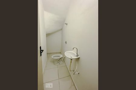 Lavabo de casa de condomínio para alugar com 2 quartos, 120m² em Chácara Seis de Outubro, São Paulo