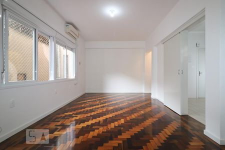 Sala 1 de apartamento para alugar com 3 quartos, 94m² em Rio Branco, Porto Alegre