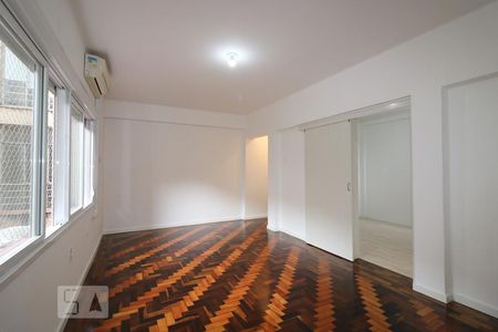 Sala 1 de apartamento para alugar com 3 quartos, 94m² em Rio Branco, Porto Alegre