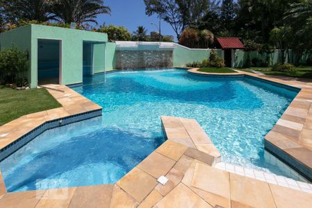 Piscina de casa de condomínio à venda com 2 quartos, 450m² em Barra da Tijuca, Rio de Janeiro