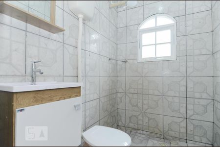 Banheiro de casa para alugar com 1 quarto, 60m² em Jardim Jovaia, Guarulhos