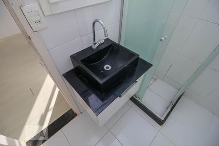 Banheiro de kitnet/studio à venda com 1 quarto, 27m² em Catete, Rio de Janeiro