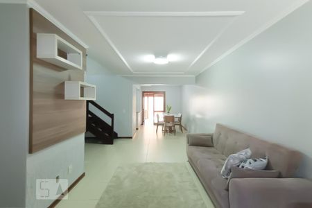 Sala de casa à venda com 4 quartos, 200m² em Espírito Santo, Porto Alegre