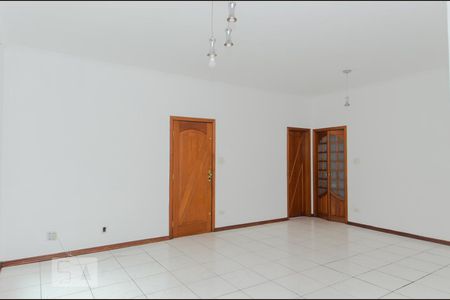 Casa para alugar com 350m², 4 quartos e 5 vagasSala