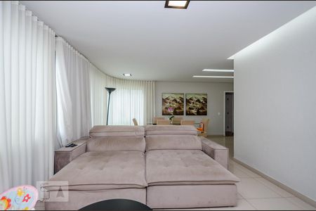 Apartamento à venda com 133m², 4 quartos e 2 vagasSala