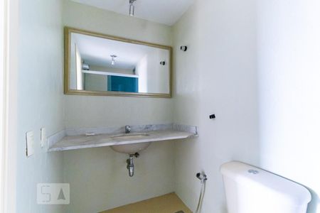 Banheiro de kitnet/studio para alugar com 1 quarto, 33m² em Centro, Campinas