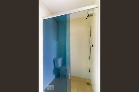 Banheiro de kitnet/studio para alugar com 1 quarto, 33m² em Centro, Campinas