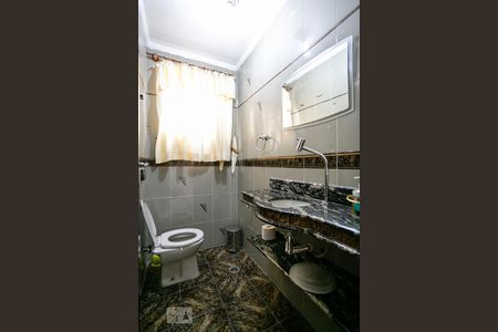 Lavabo de casa para alugar com 3 quartos, 290m² em Vila Mangalot, São Paulo