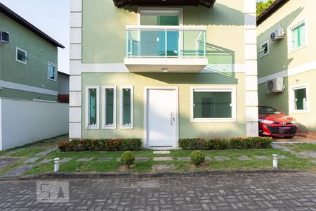 Casa à venda com 135m², 3 quartos e 1 vaga Casa à venda com 135m², 3 quartos e 1 vagaFachada