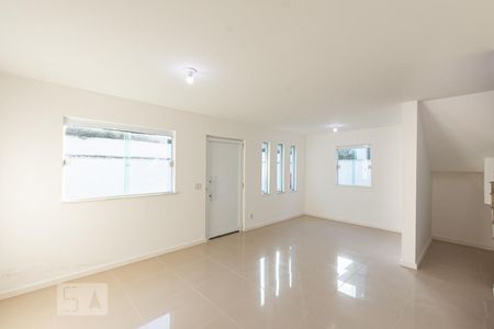 Sala de casa à venda com 3 quartos, 135m² em Mata Paca, Niterói