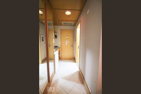 Corredor de apartamento para alugar com 1 quarto, 35m² em Carandiru, São Paulo