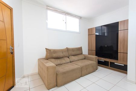 Sala de apartamento para alugar com 2 quartos, 52m² em Santa Mônica, Uberlândia