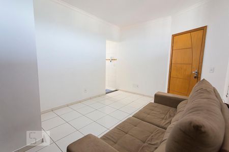 Sala de apartamento para alugar com 2 quartos, 52m² em Santa Mônica, Uberlândia