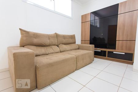 Sala de apartamento para alugar com 2 quartos, 52m² em Santa Mônica, Uberlândia