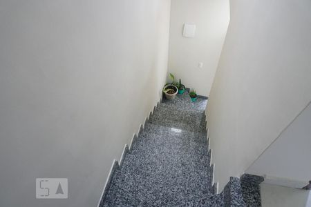 Escada de casa para alugar com 2 quartos, 70m² em Vila Paranagua, São Paulo