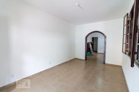 Sala de Estar de casa para alugar com 3 quartos, 170m² em Jardim Sulacap, Rio de Janeiro