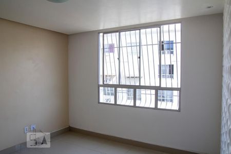 Sala de apartamento para alugar com 2 quartos, 45m² em Mutondo, São Gonçalo