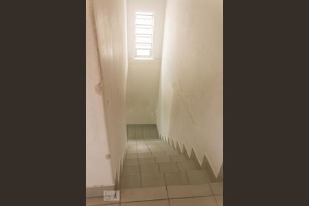 Escadas de casa à venda com 3 quartos, 145m² em Jardim Miriam, São Paulo