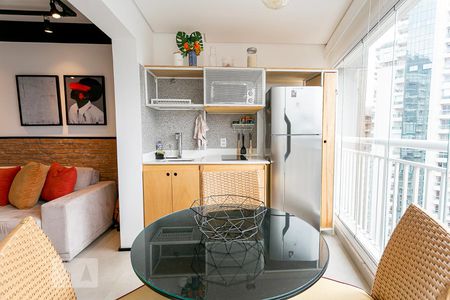 Varanda / Cozinha de kitnet/studio para alugar com 1 quarto, 36m² em Pinheiros, São Paulo