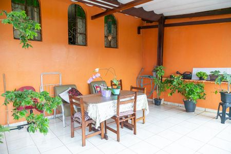 Casa para alugar com 220m², 2 quartos e 2 vagas Casa para alugar com 220m², 2 quartos e 2 vagasÁrea de lazer