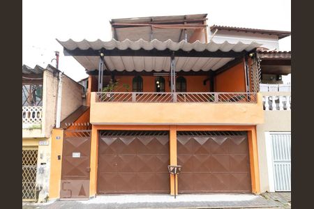 Casa para alugar com 220m², 2 quartos e 2 vagas Casa para alugar com 220m², 2 quartos e 2 vagasFachada