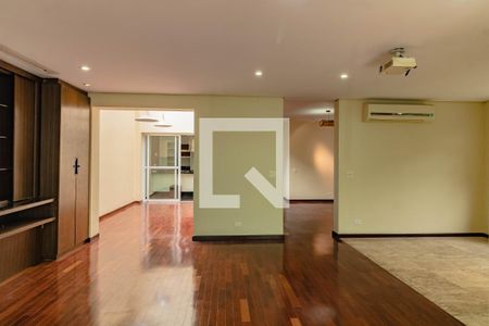 Casa para alugar com 4 quartos, 350m² em Vila Alexandria, São Paulo