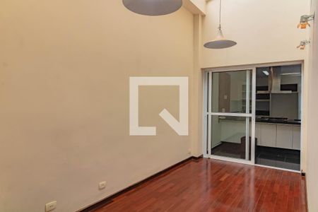 Casa para alugar com 4 quartos, 350m² em Vila Alexandria, São Paulo