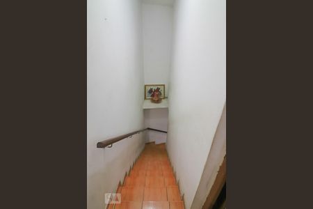 Escadas Dormitorios de casa para alugar com 2 quartos, 120m² em Jardim Ester Yolanda, São Paulo