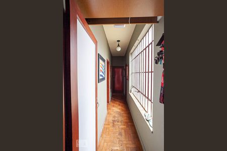 Corredor de casa à venda com 3 quartos, 240m² em Santa Efigênia, Belo Horizonte