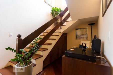 Escada de casa para alugar com 6 quartos, 500m² em Cidade São Francisco, São Paulo