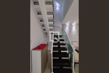 Escada de casa à venda com 2 quartos, 73m² em Vila Frugoli, São Paulo